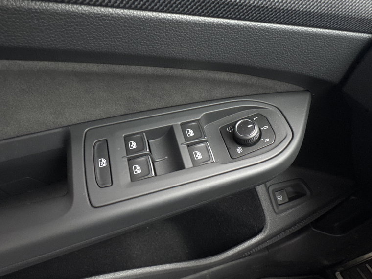 Vehicle Image 28