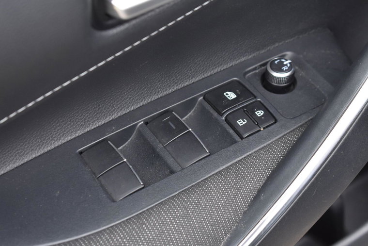 Vehicle Image 25