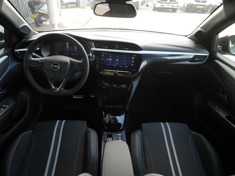 Vehicle Image 12