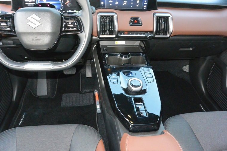 Vehicle Image 25