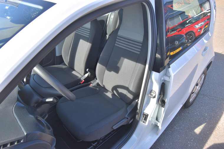 Vehicle Image 19