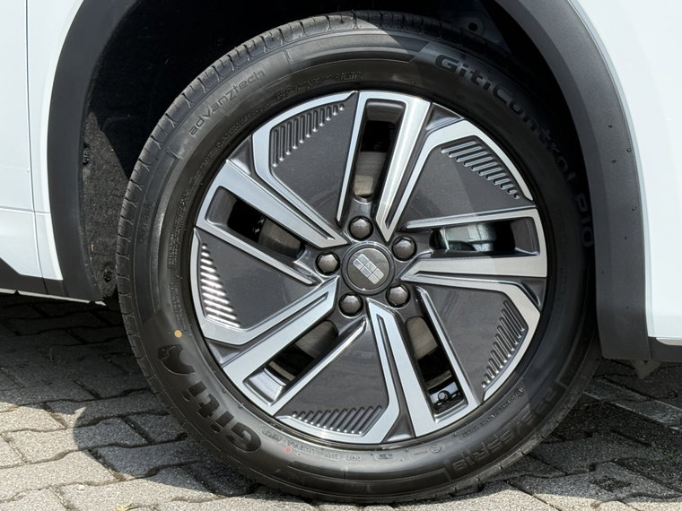 Vehicle Image 8