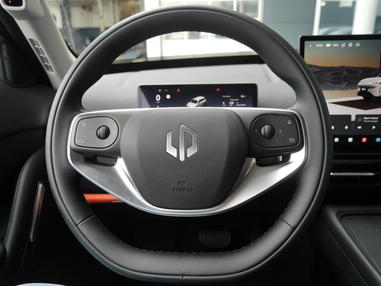 Vehicle Image 13