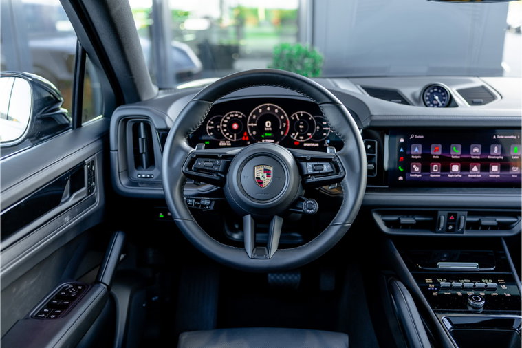 Vehicle Image 16