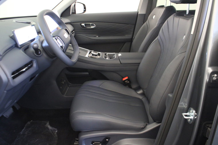 Vehicle Image 12