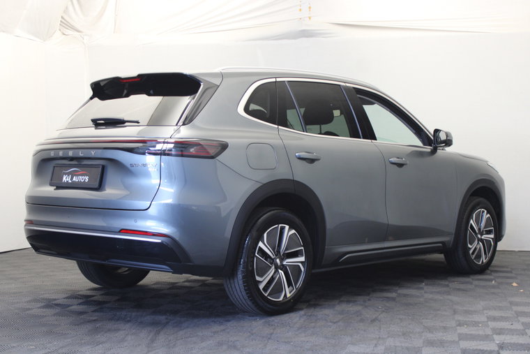 Vehicle Image 9