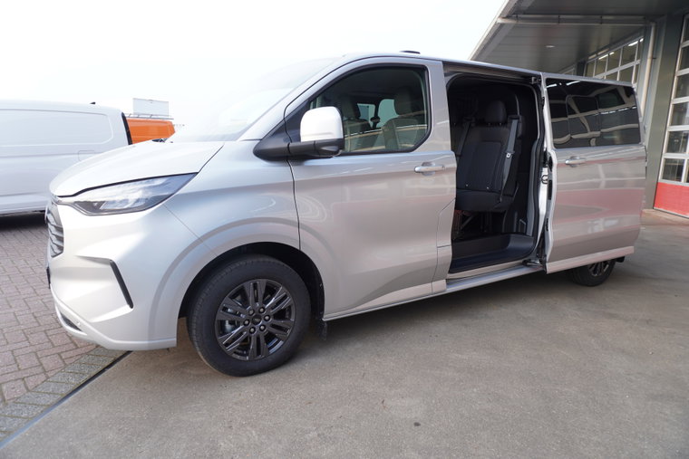 Vehicle Image 8