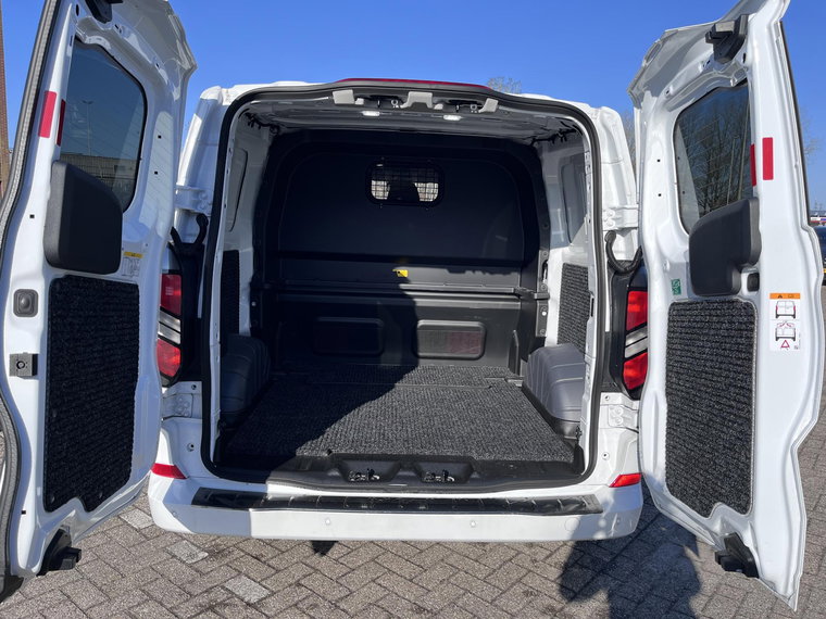 Vehicle Image 28