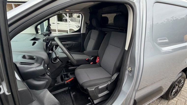 Vehicle Image 17