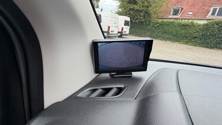 Vehicle Image 23