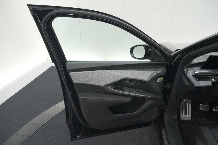Vehicle Image 27