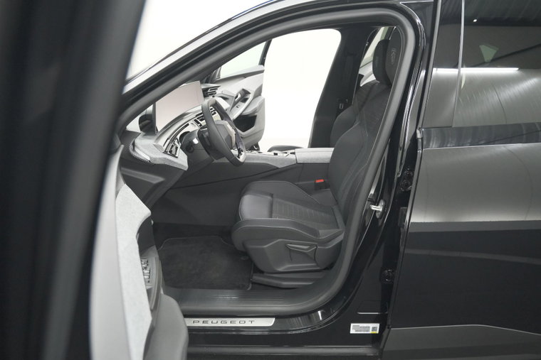 Vehicle Image 32