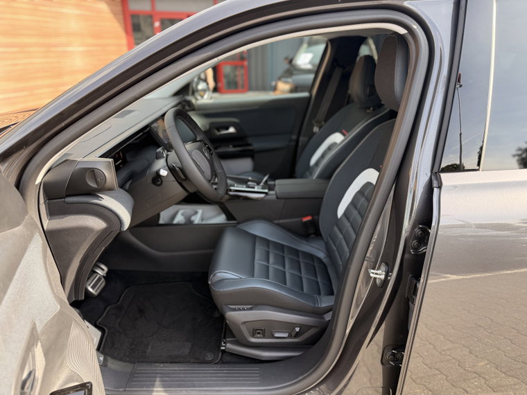 Vehicle Image 40