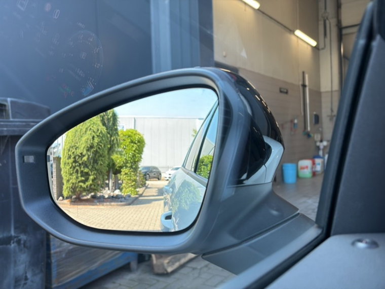 Vehicle Image 29