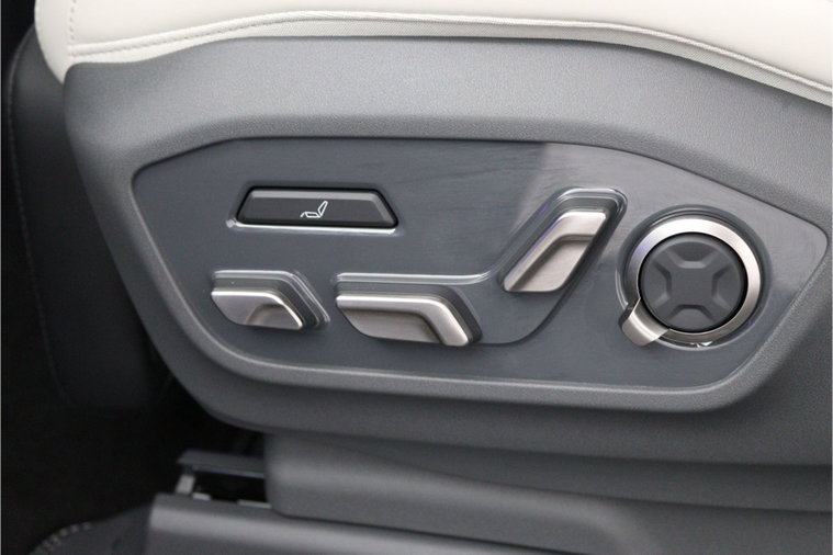 Vehicle Image 38