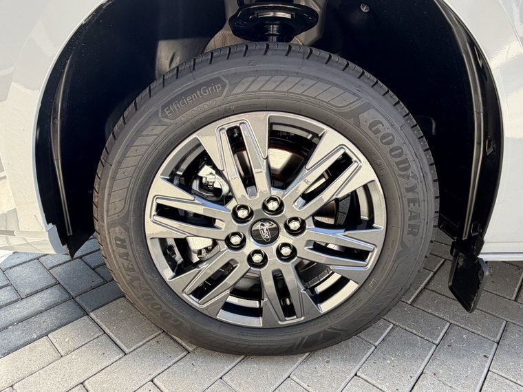 Vehicle Image 17