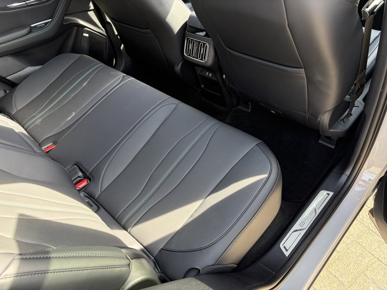 Vehicle Image 35