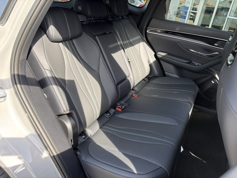 Vehicle Image 36