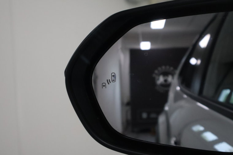 Vehicle Image 36