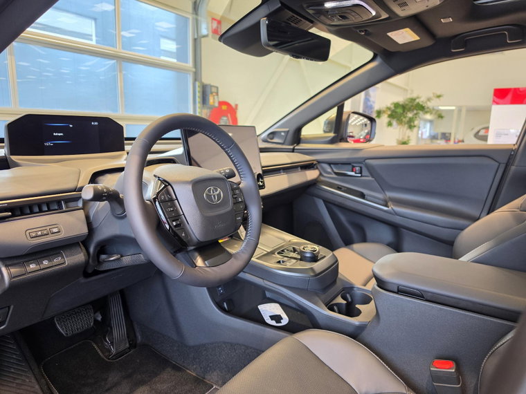 Vehicle Image 13