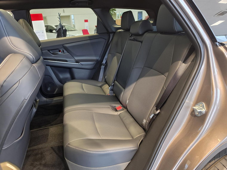 Vehicle Image 16