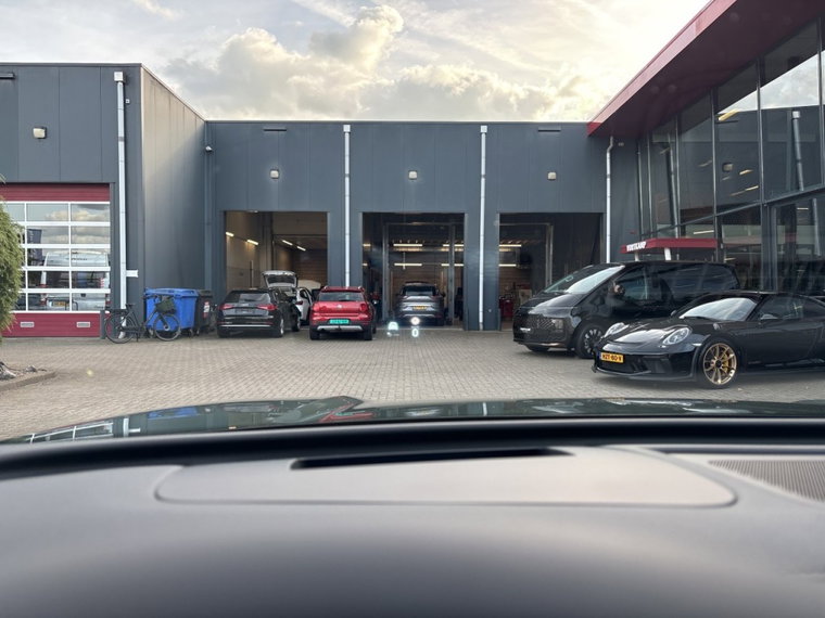 Vehicle Image 19
