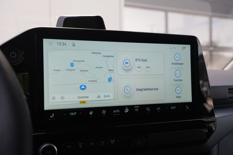 Vehicle Image 25