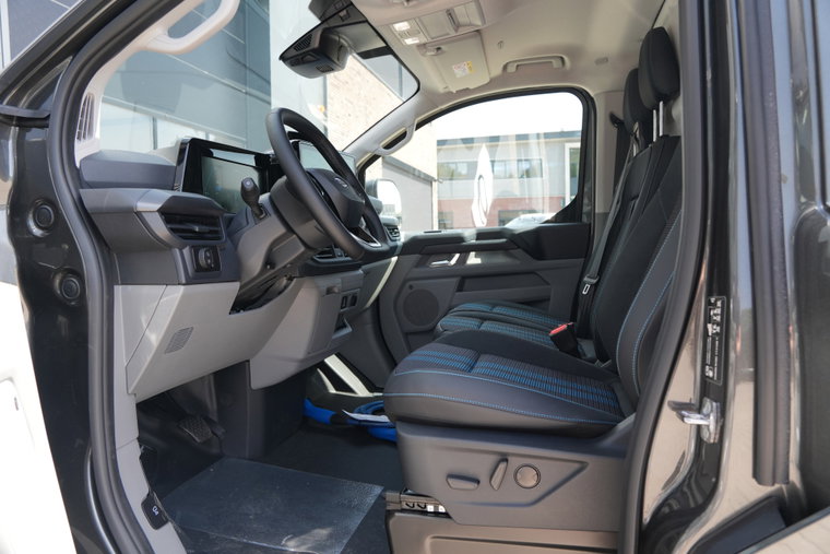 Vehicle Image 10