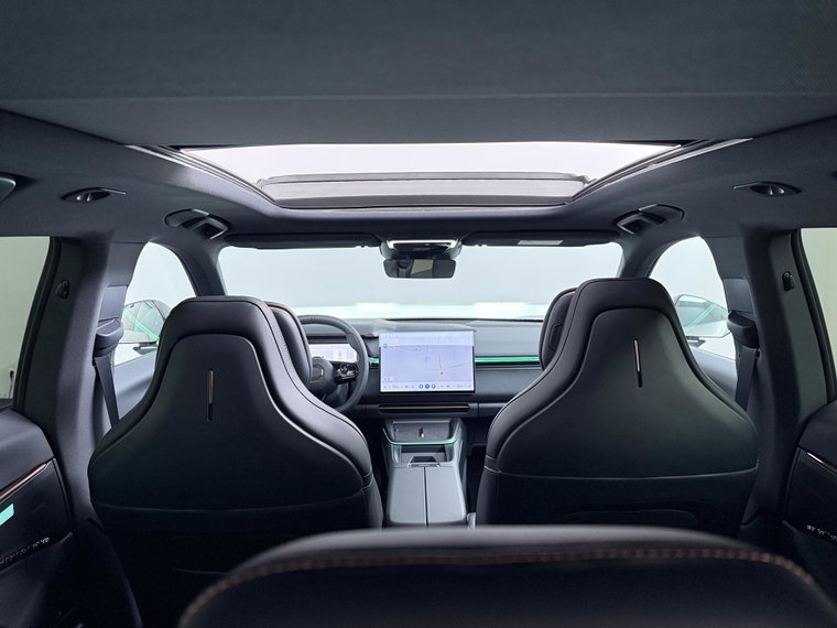 Vehicle Image 12
