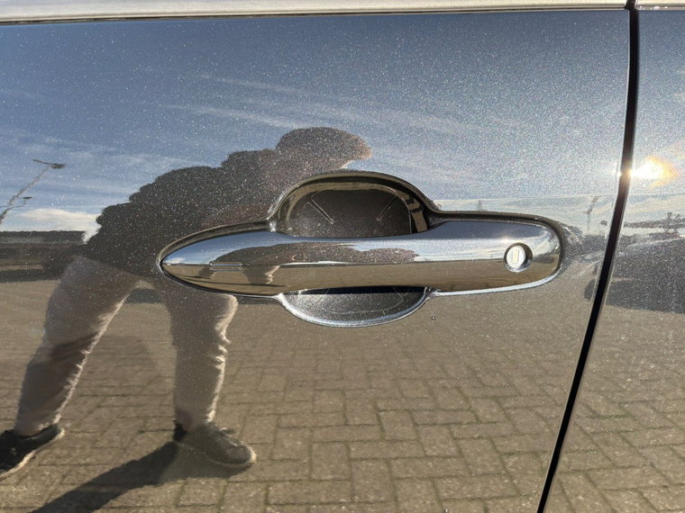 Vehicle Image 38