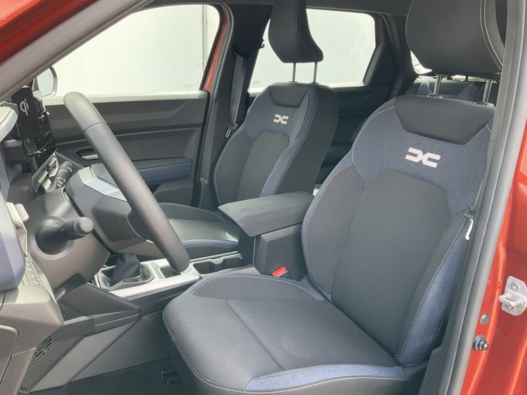 Vehicle Image 25