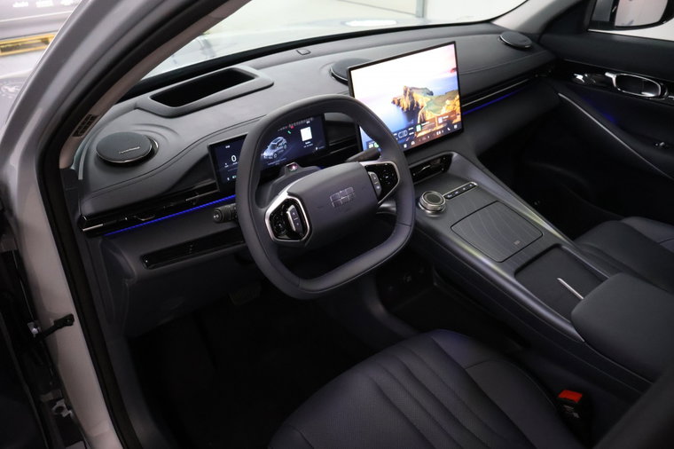 Vehicle Image 6