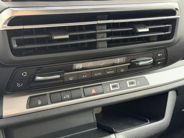 Vehicle Image 29