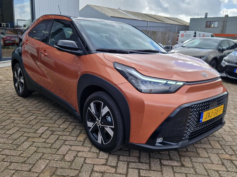 Vehicle Image 3