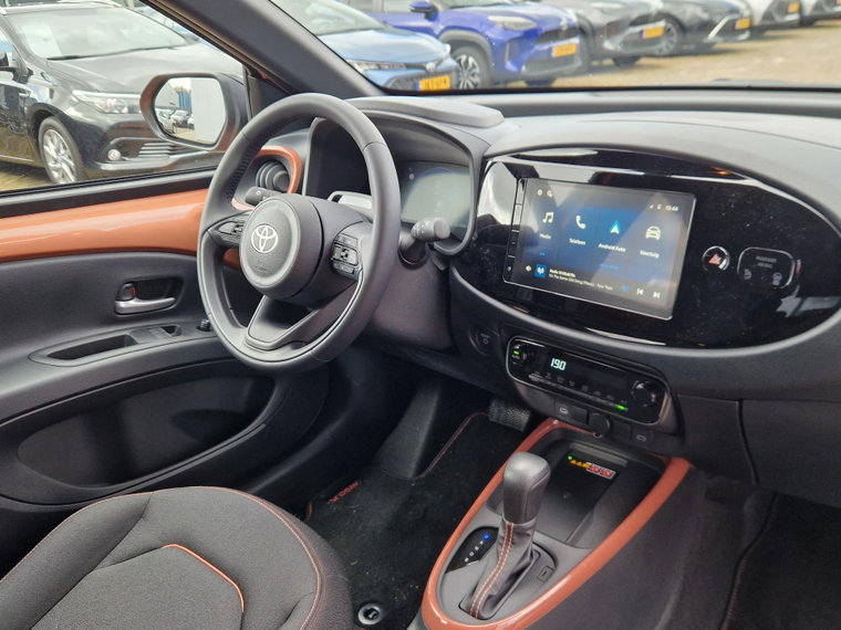 Vehicle Image 9