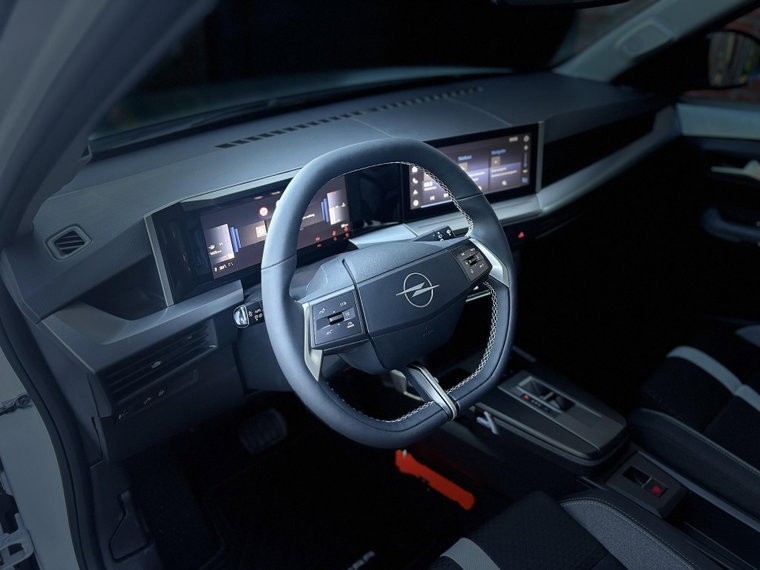 Vehicle Image 14
