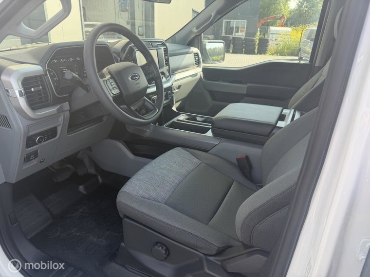 Vehicle Image 16