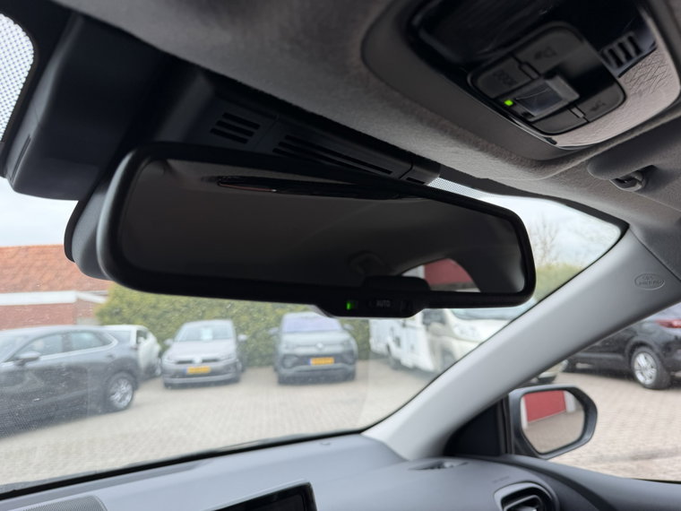 Vehicle Image 38