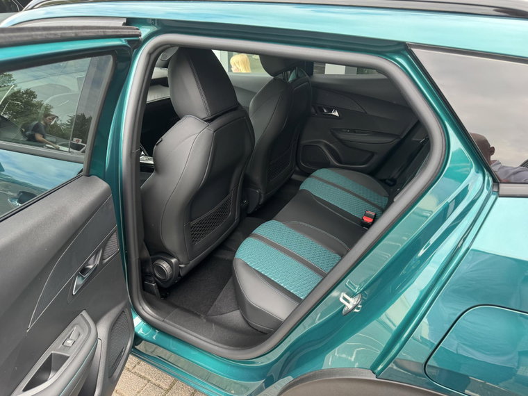 Vehicle Image 28