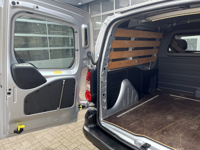 Vehicle Image 19