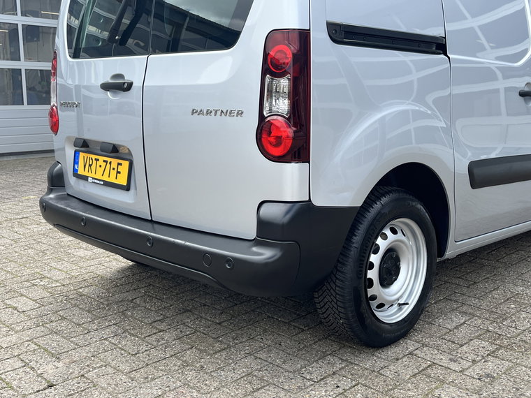 Vehicle Image 24