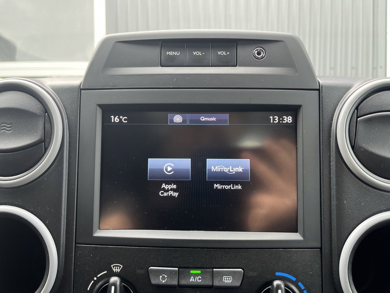 Vehicle Image 35