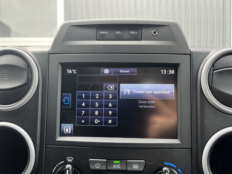 Vehicle Image 36
