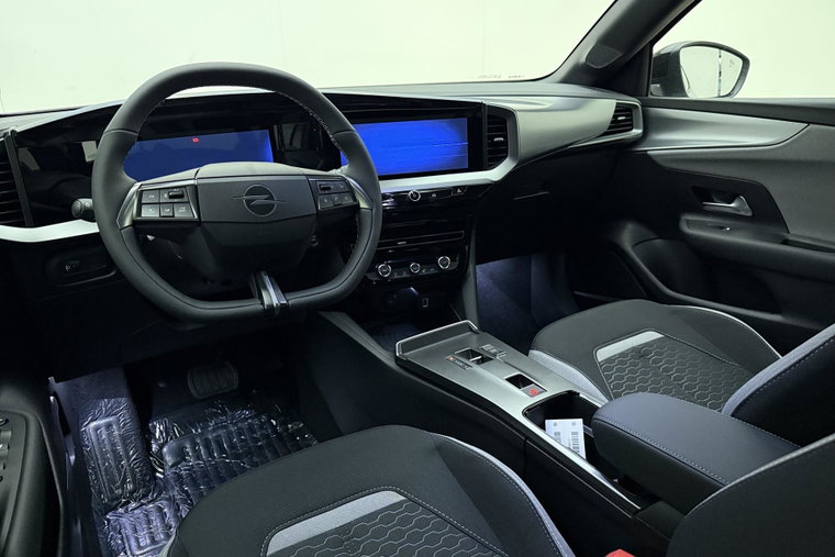 Vehicle Image 16
