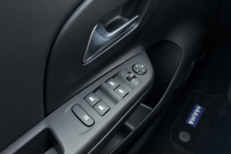 Vehicle Image 33