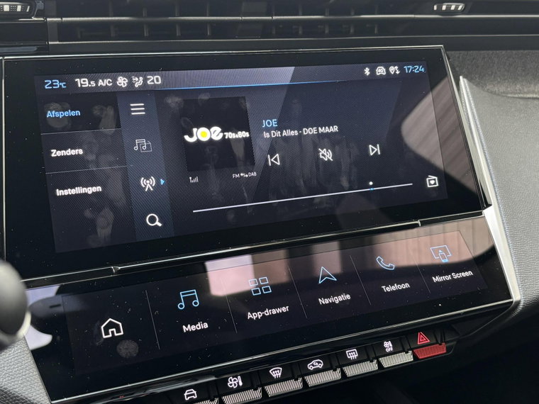 Vehicle Image 37
