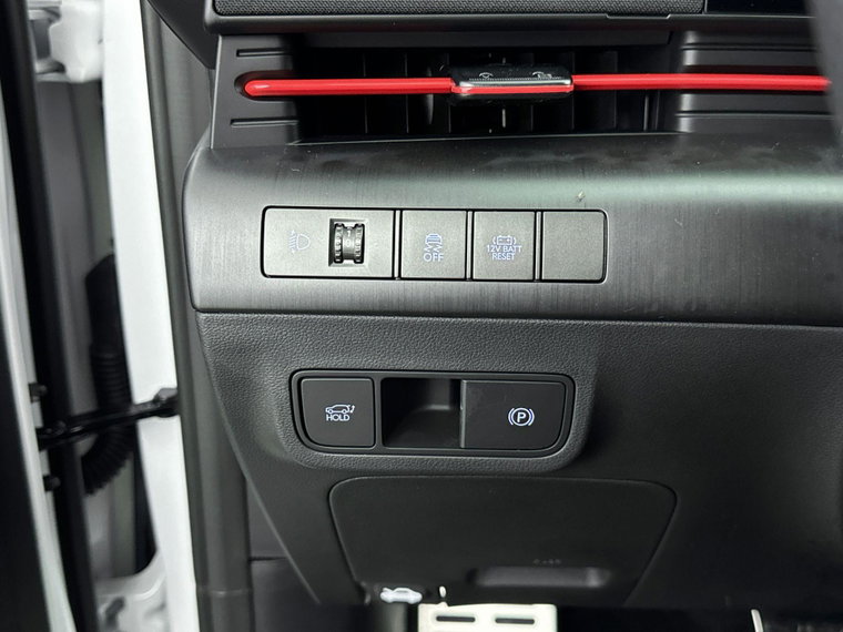 Vehicle Image 25