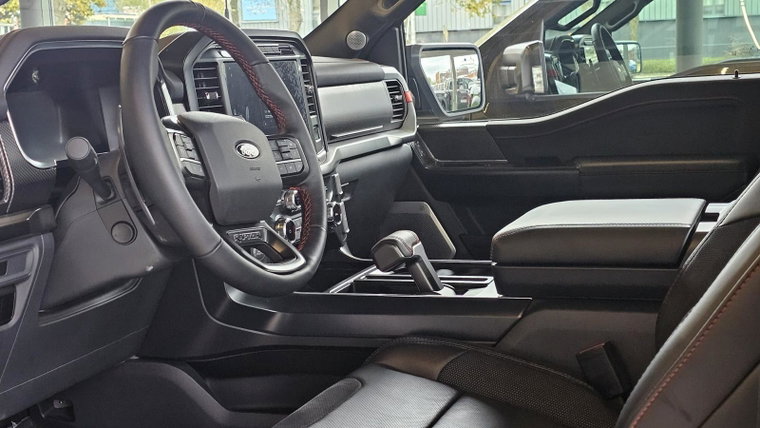 Vehicle Image 9