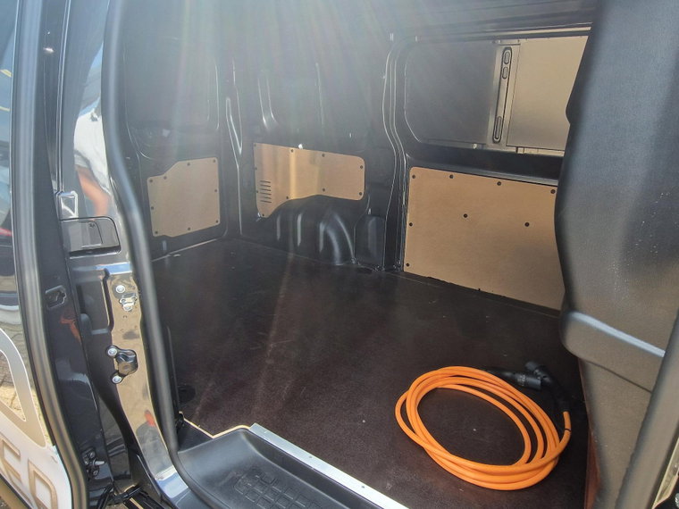 Vehicle Image 8