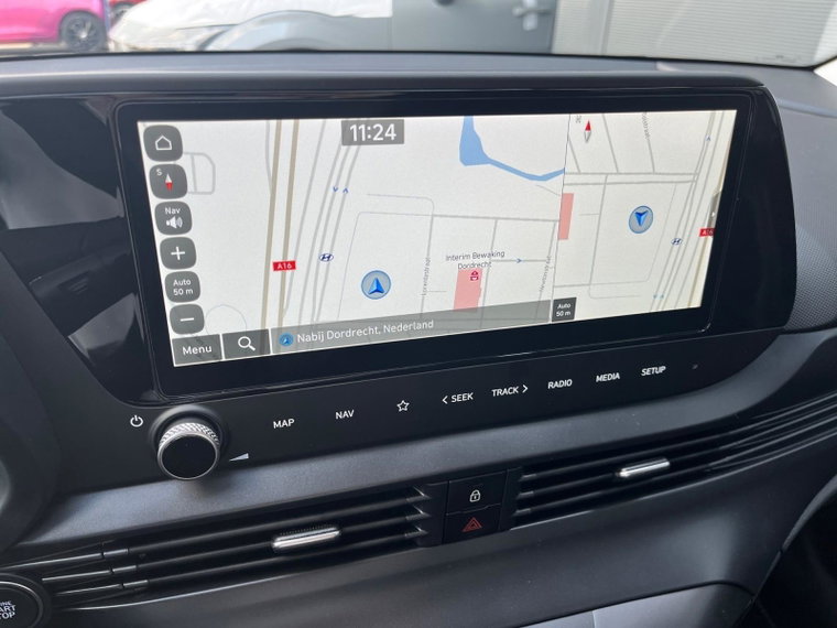 Vehicle Image 25